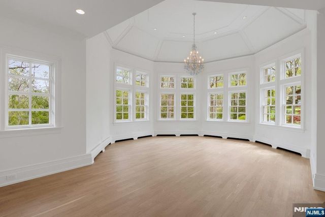67 Robin Lane, Alpine, NJ 07620
