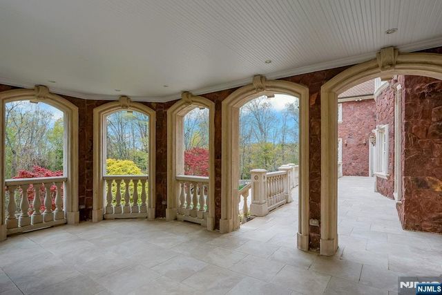 67 Robin Lane, Alpine, NJ 07620