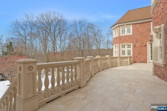 67 Robin Lane, Alpine, NJ 07620
