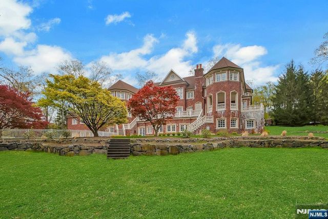 67 Robin Lane, Alpine, NJ 07620