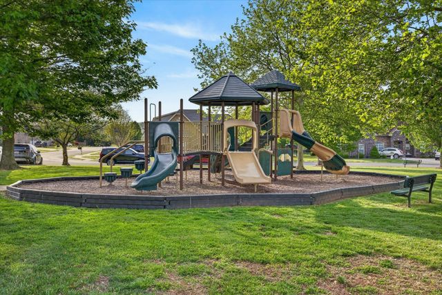 1057 Willow Cir, Clarksville, TN 37043