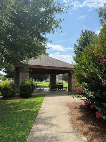 1057 Willow Cir, Clarksville, TN 37043