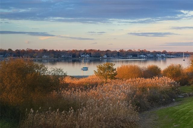 2 Bagy Wrinkle Cove, Warren, RI 02885