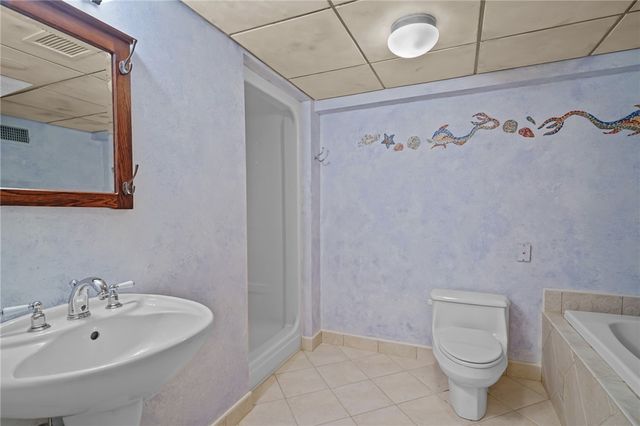 2 Bagy Wrinkle Cove, Warren, RI 02885