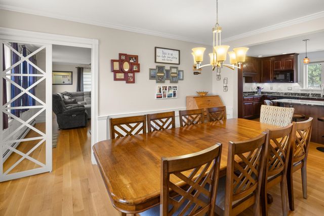 8 Moss Glen Lane, South Burlington, VT 05403