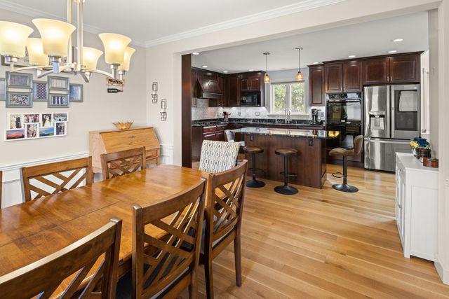 8 Moss Glen Lane, South Burlington, VT 05403