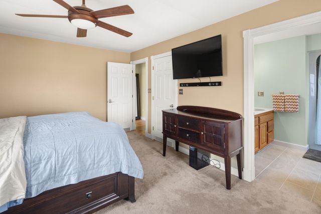 8 Moss Glen Lane, South Burlington, VT 05403