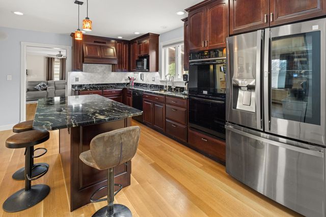 8 Moss Glen Lane, South Burlington, VT 05403