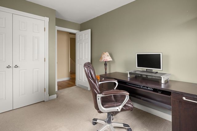 8 Moss Glen Lane, South Burlington, VT 05403