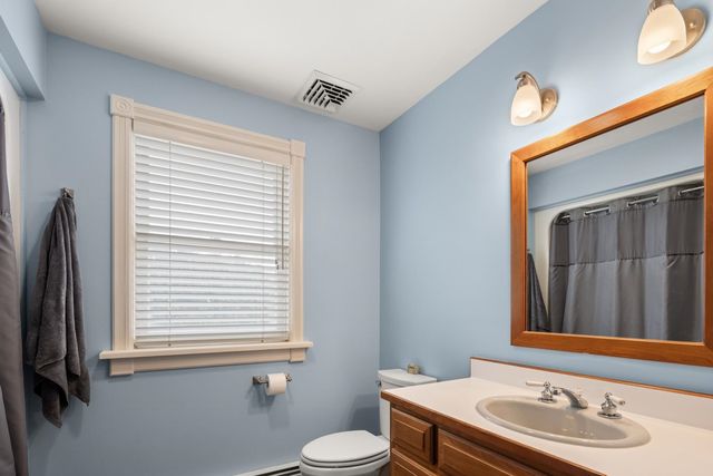 8 Moss Glen Lane, South Burlington, VT 05403