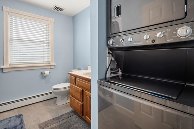 8 Moss Glen Lane, South Burlington, VT 05403