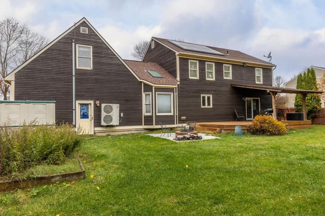 8 Moss Glen Lane, South Burlington, VT 05403