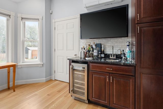 8 Moss Glen Lane, South Burlington, VT 05403