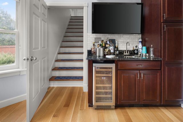 8 Moss Glen Lane, South Burlington, VT 05403