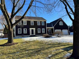8 Moss Glen Lane, South Burlington, VT 05403