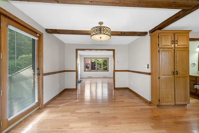34 Scotty Hollow Dr E, Chelmsford, MA 01863