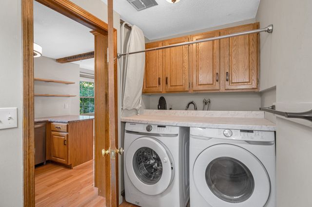 34 Scotty Hollow Dr E, Chelmsford, MA 01863