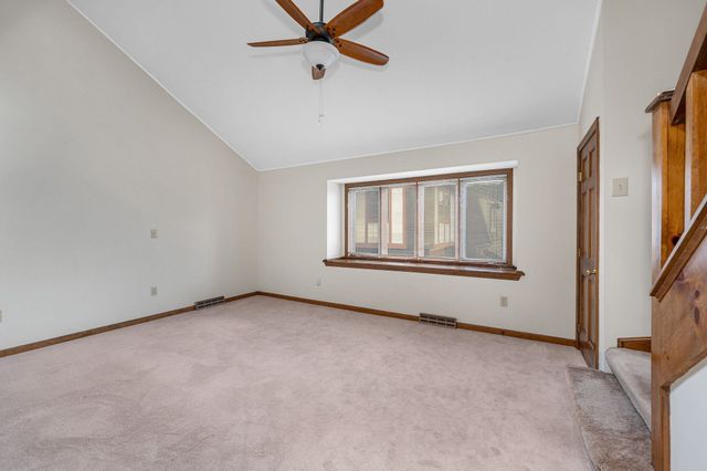34 Scotty Hollow Dr E, Chelmsford, MA 01863