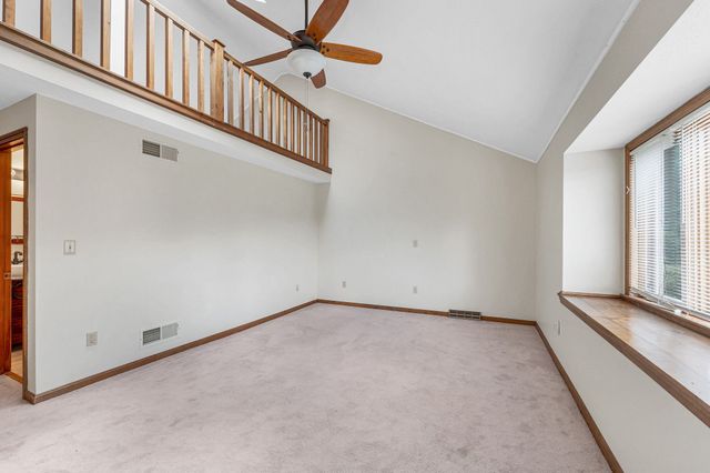 34 Scotty Hollow Dr E, Chelmsford, MA 01863