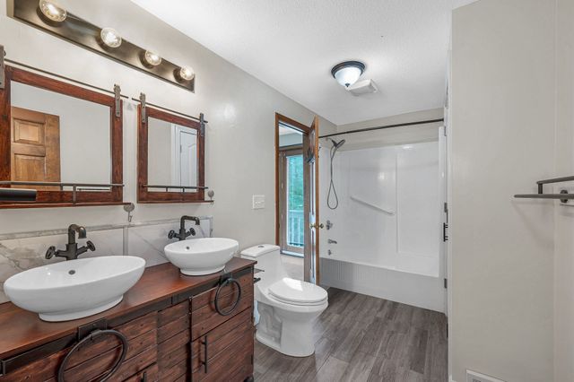 34 Scotty Hollow Dr E, Chelmsford, MA 01863