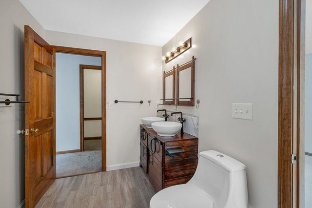 34 Scotty Hollow Dr E, Chelmsford, MA 01863