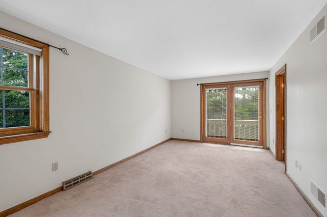 34 Scotty Hollow Dr E, Chelmsford, MA 01863