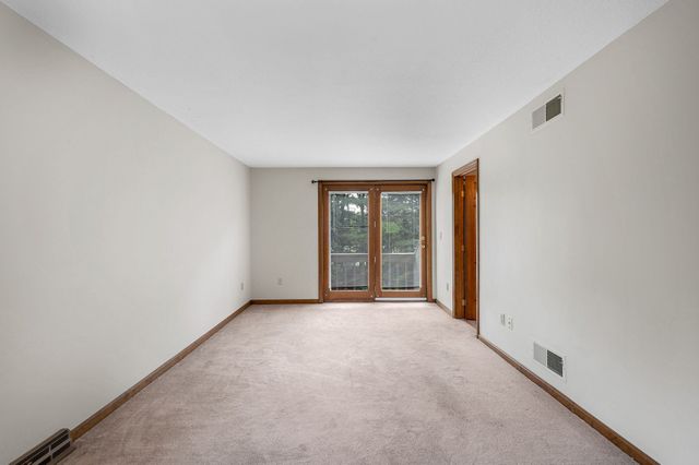 34 Scotty Hollow Dr E, Chelmsford, MA 01863