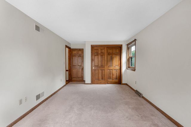 34 Scotty Hollow Dr E, Chelmsford, MA 01863