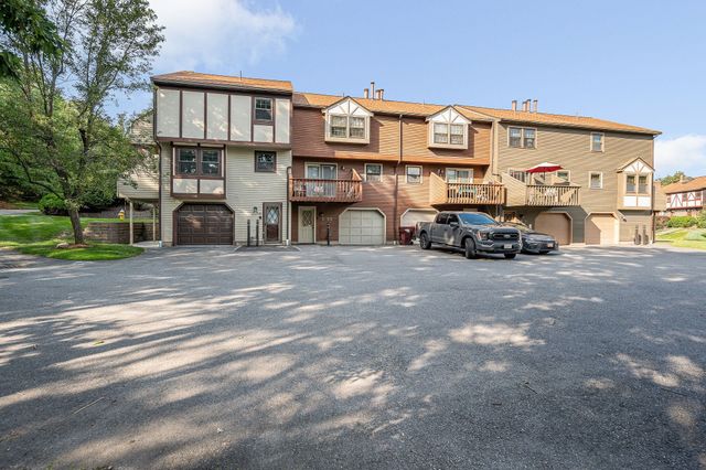 34 Scotty Hollow Dr E, Chelmsford, MA 01863