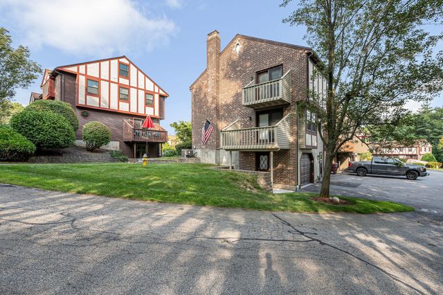 34 Scotty Hollow Dr E, Chelmsford, MA 01863