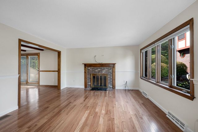 34 Scotty Hollow Dr E, Chelmsford, MA 01863