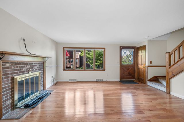 34 Scotty Hollow Dr E, Chelmsford, MA 01863