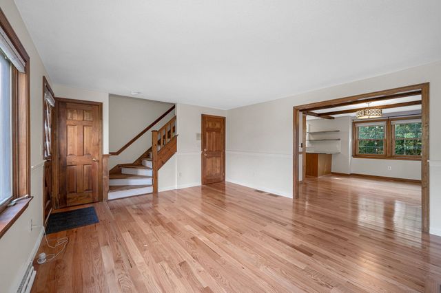34 Scotty Hollow Dr E, Chelmsford, MA 01863