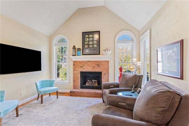 1933 Governors Pointe DR, Suffolk, VA 23436