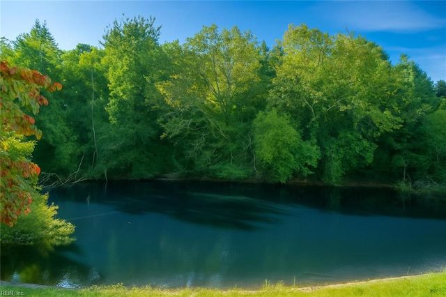 1933 Governors Pointe DR, Suffolk, VA 23436