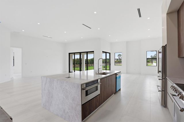 2324 Deer Run Trail, Loxahatchee, FL 33470