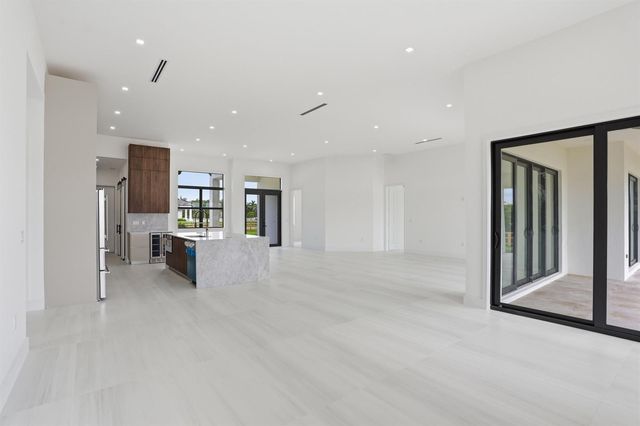 2324 Deer Run Trail, Loxahatchee, FL 33470
