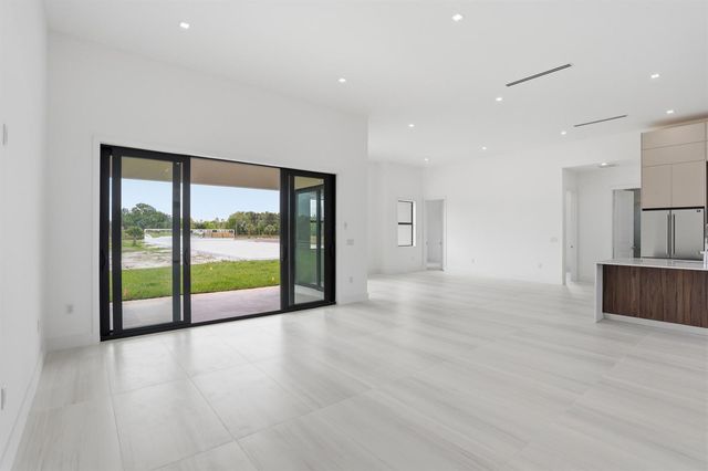 2324 Deer Run Trail, Loxahatchee, FL 33470