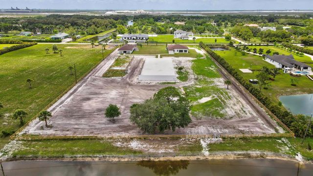 2324 Deer Run Trail, Loxahatchee, FL 33470