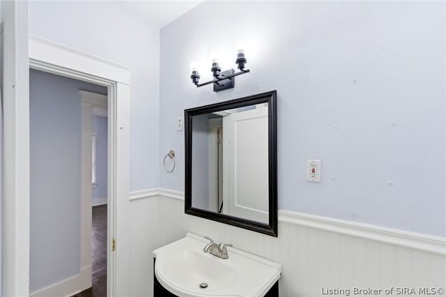 1012 E Court Avenue, Jeffersonville, IN 47130