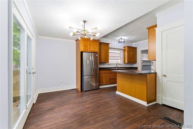 1012 E Court Avenue, Jeffersonville, IN 47130