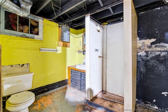 1012 E Court Avenue, Jeffersonville, IN 47130