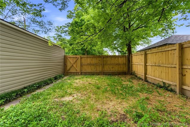 1012 E Court Avenue, Jeffersonville, IN 47130