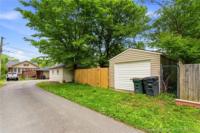 1012 E Court Avenue, Jeffersonville, IN 47130