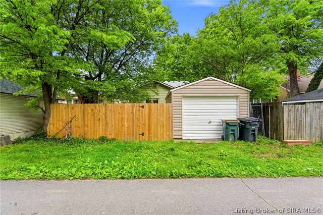 1012 E Court Avenue, Jeffersonville, IN 47130