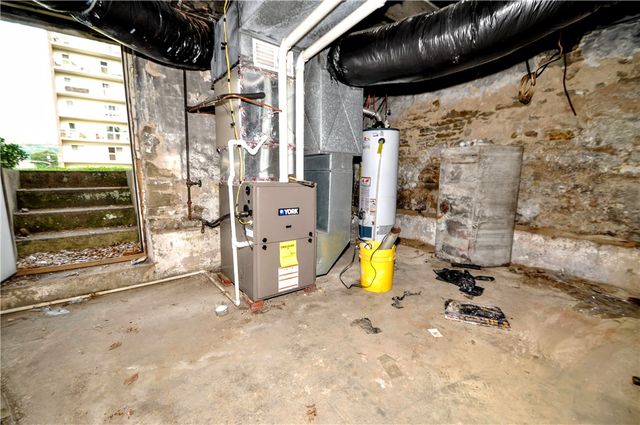 223 5th St, California, PA 15419