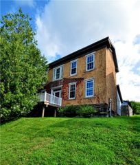 223 5th St, California, PA 15419