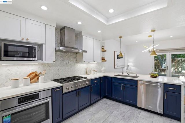 4773 Ridgewood Dr, Fremont, CA 94555