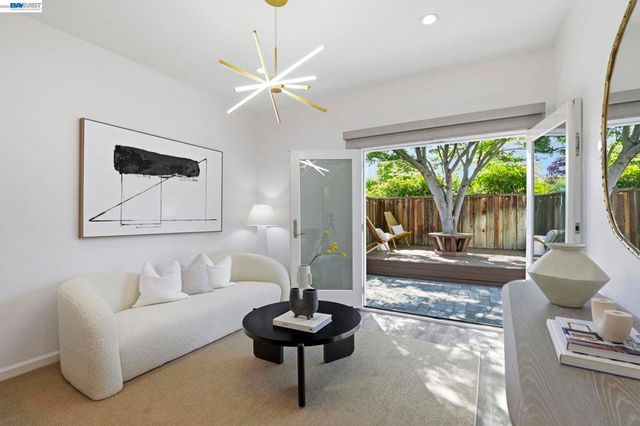 4773 Ridgewood Dr, Fremont, CA 94555