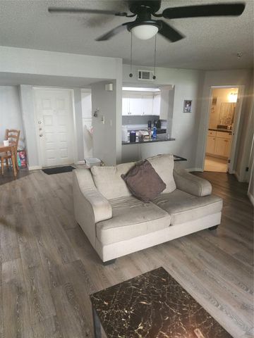 2816 S Bartell Drive 4, Houston, TX 77054
